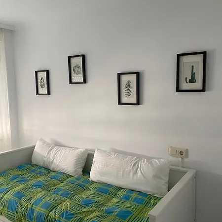 Piso Con Tres En Φερόλ