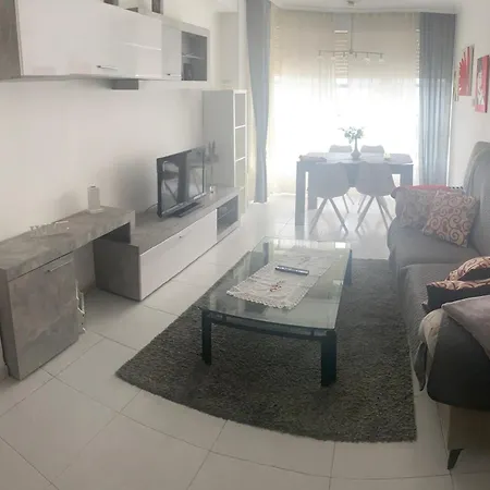 Διαμέρισμα Piso Con Tres En *