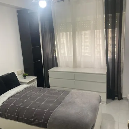 Piso Con Tres En 아파트 페레올