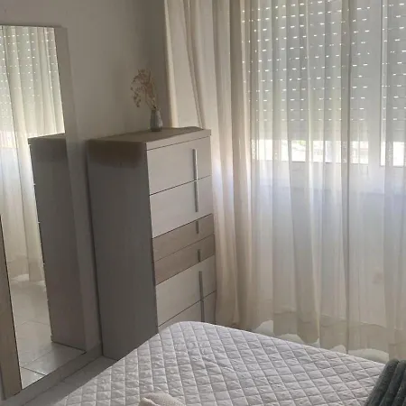 Piso Con Tres En Appartamento