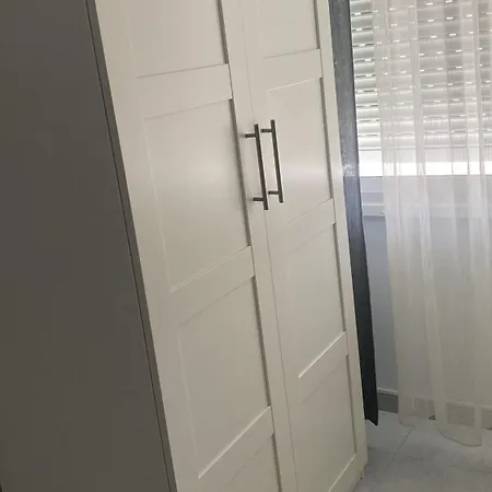 Piso Con Tres En Appartamento *